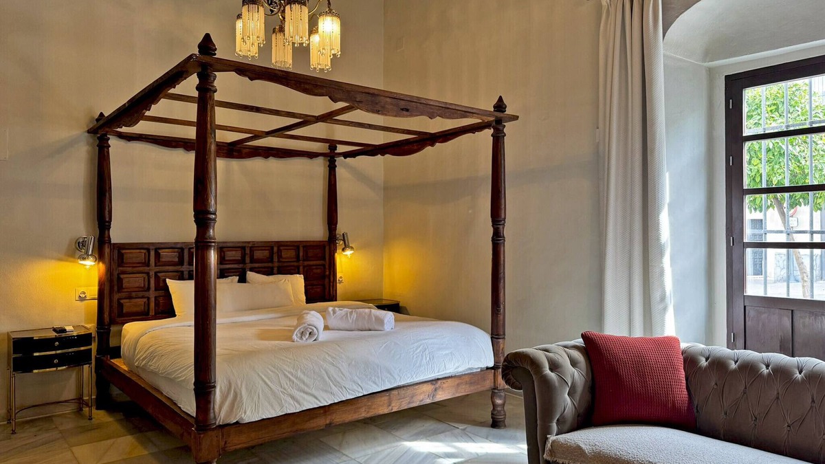 Jerez de la Frontera Old Town Ski Chalet | Palacio Jaramago - Ole Solutions