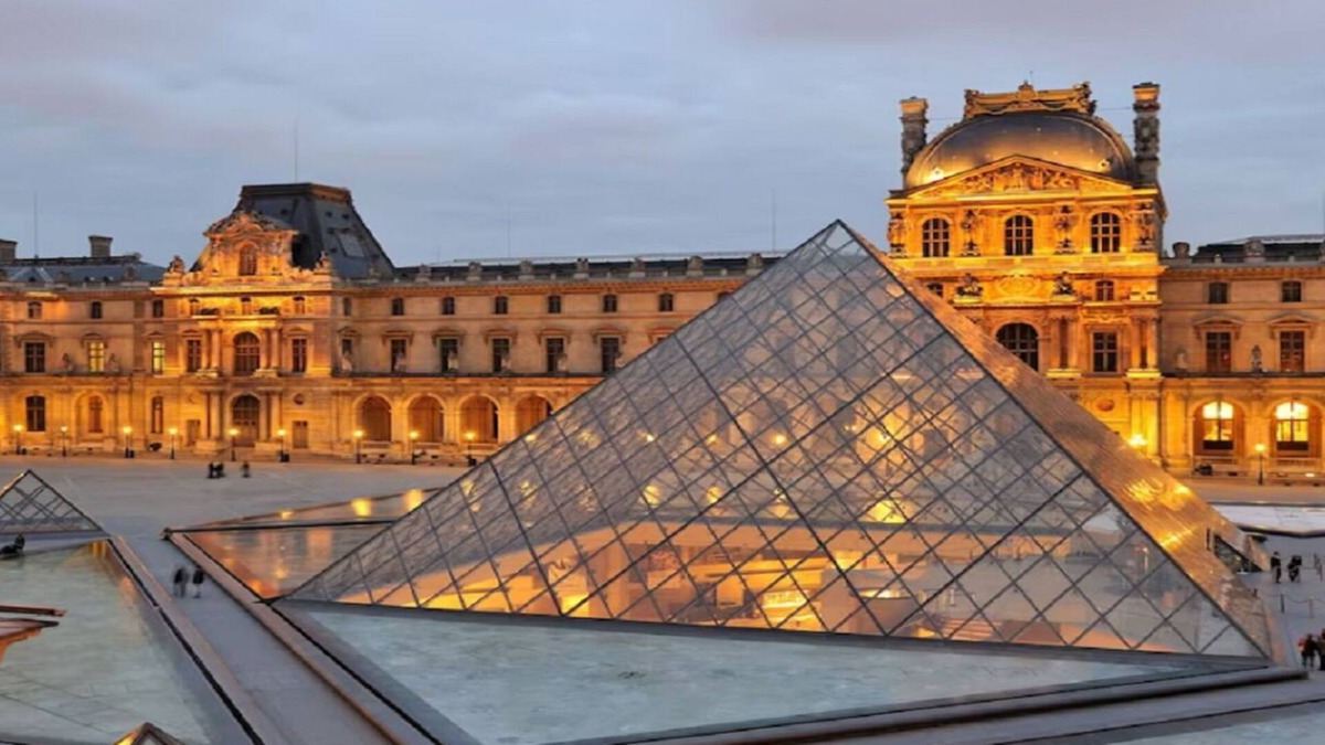 Vivienne Apartment | Palais Royal – Musée du Louvre (line 1 and line 7), Pyramides & Bourse (line 3).