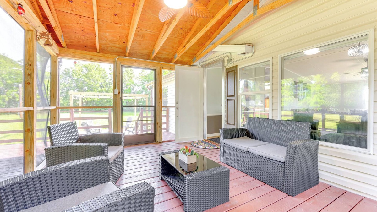 Palatka House | Palatka Hideaway w/Fireplace & Private Porch