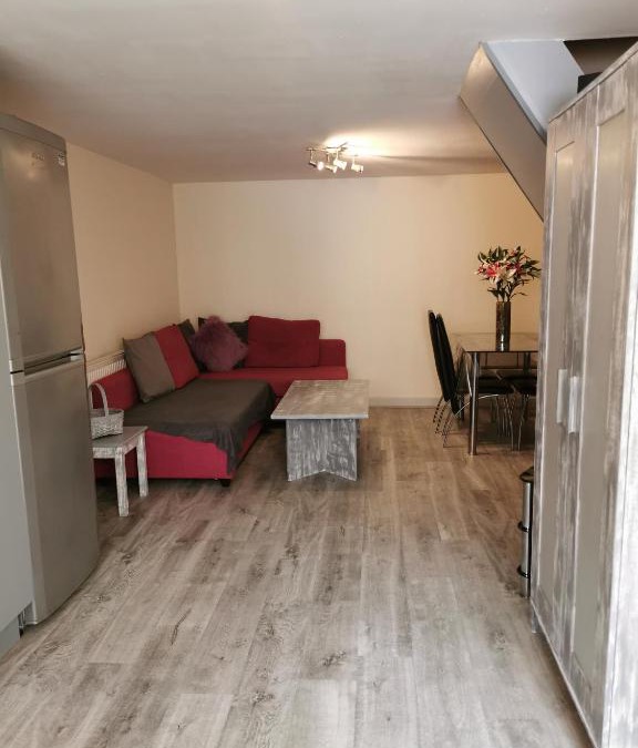 Edmonton Apartment | Palaz 1 - 2 Bedroom Garden Flat