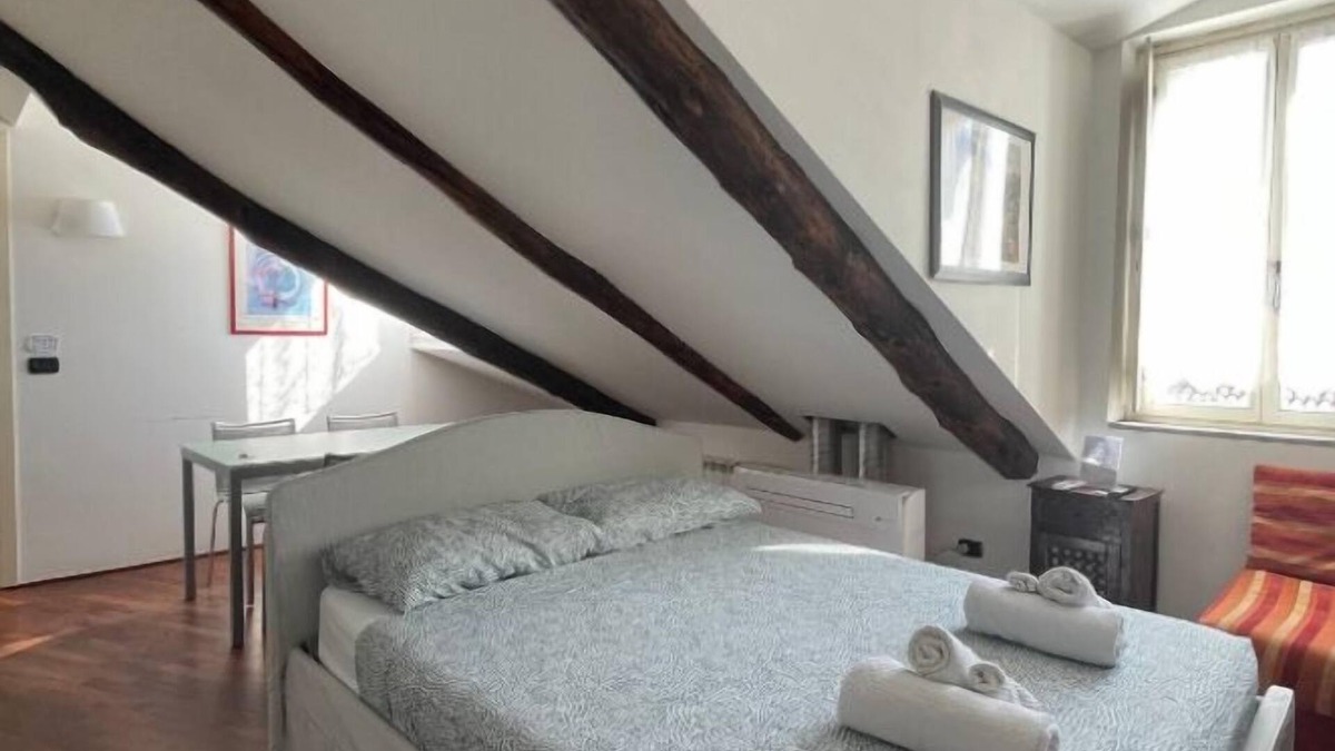 Roman Quarter Apartment | Palazzo Paesana: studio in a historic residence