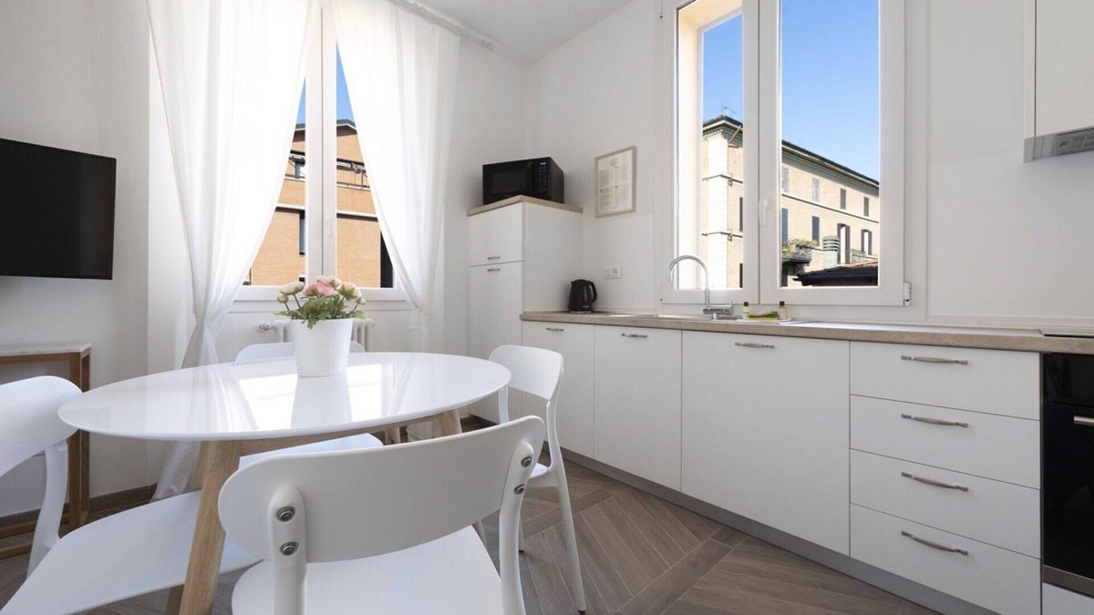 San Donato-San Vitale Apartment | Palazzo Pedretti 206, Bright Apt With Terrace By Halldis