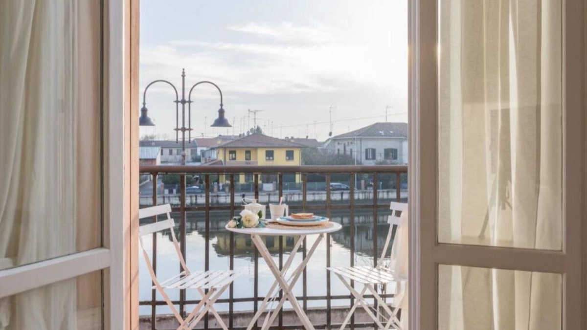 Codigoro Apartment | Palazzo Spada - Seagul apartment with balcony and view Po river