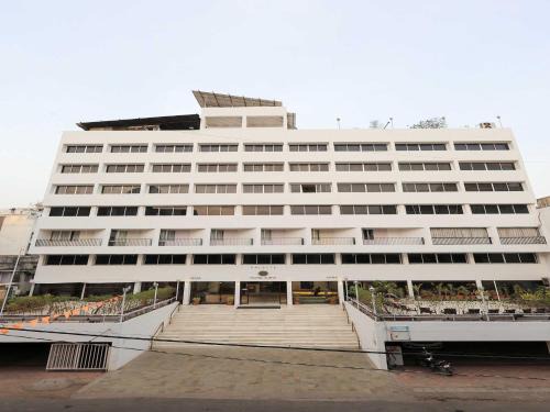 Sayajiganj Hotel | Palette Hotel Surya Vadodara