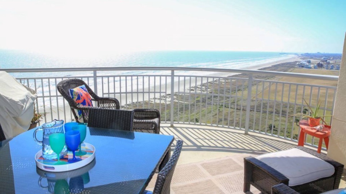 Galveston Condo | Palisade Palms, Cheerful, Modern Condo with Private Patio and Beachfront Access