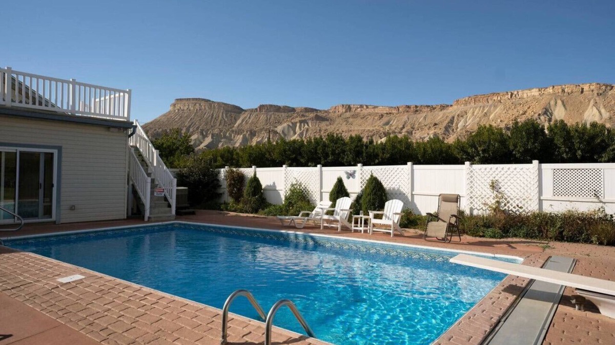 Palisade House | Palisade Peach Orchard Farmhouse w/Pool & Spa 18+