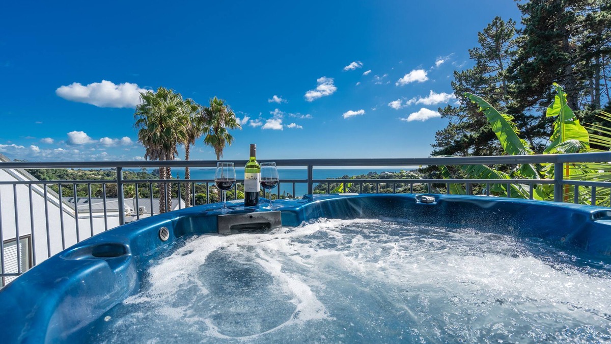 Waiheke Island Villa | Palm Beach Cottage with Private SpaPool, Air-con and Wifi