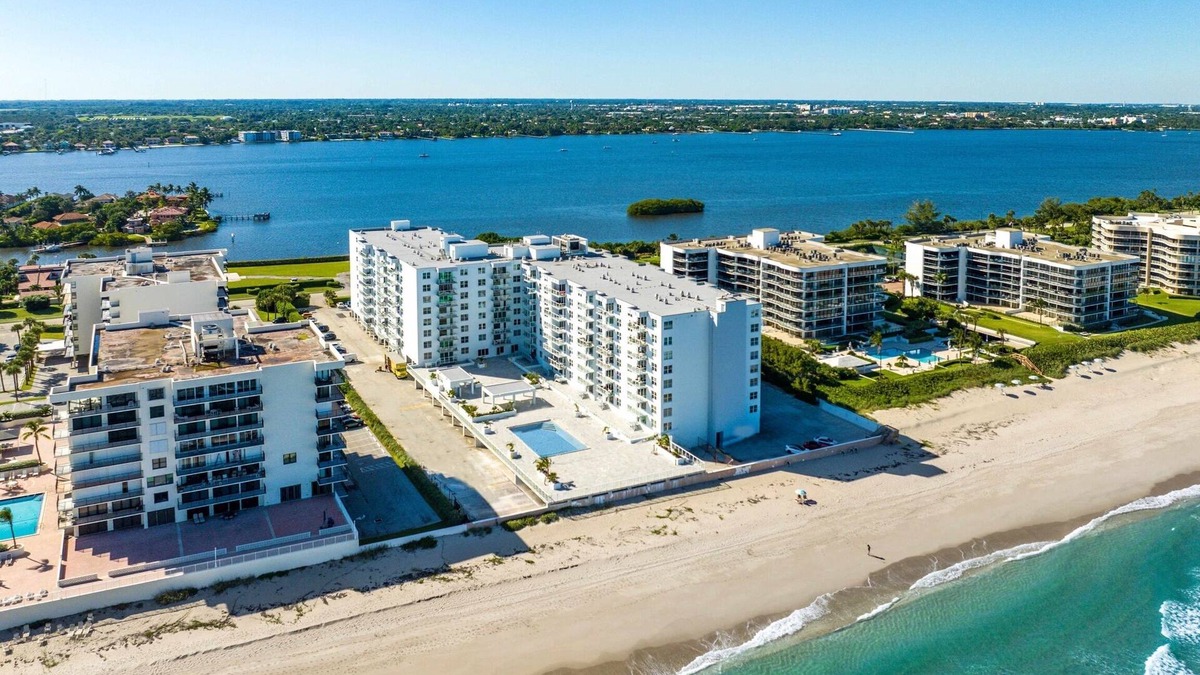Palm Beach Condo | Palm Beach Island Chic Oceanfront -seasonal discount on base rate