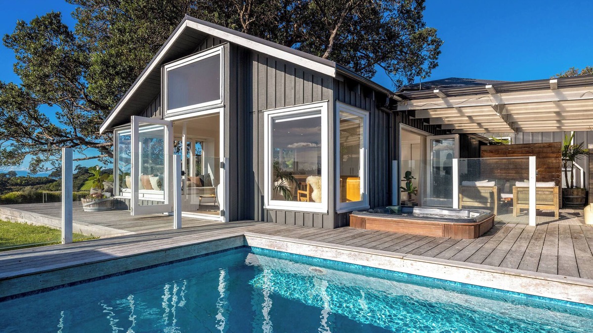 Ostend House | Palm Beach Retreat - Now open for Christmas and New Year Booking!