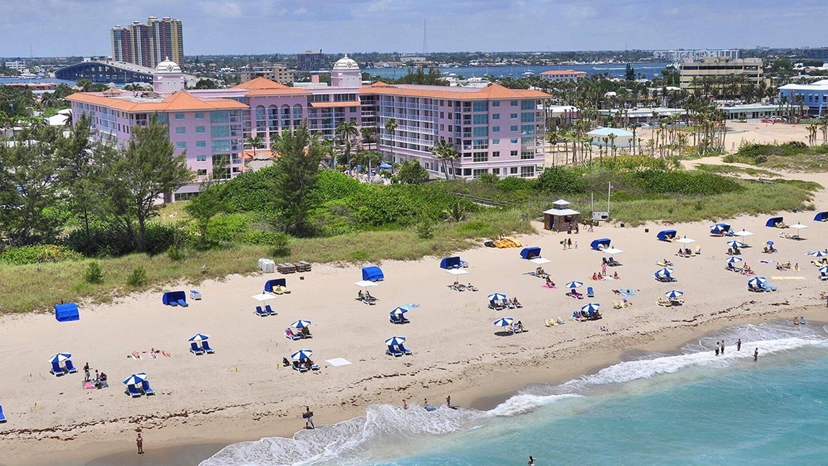 Palm Beach Shores Condo | Palm Beach Shores Resort-Beachfront Location-1-Bedroom Condo