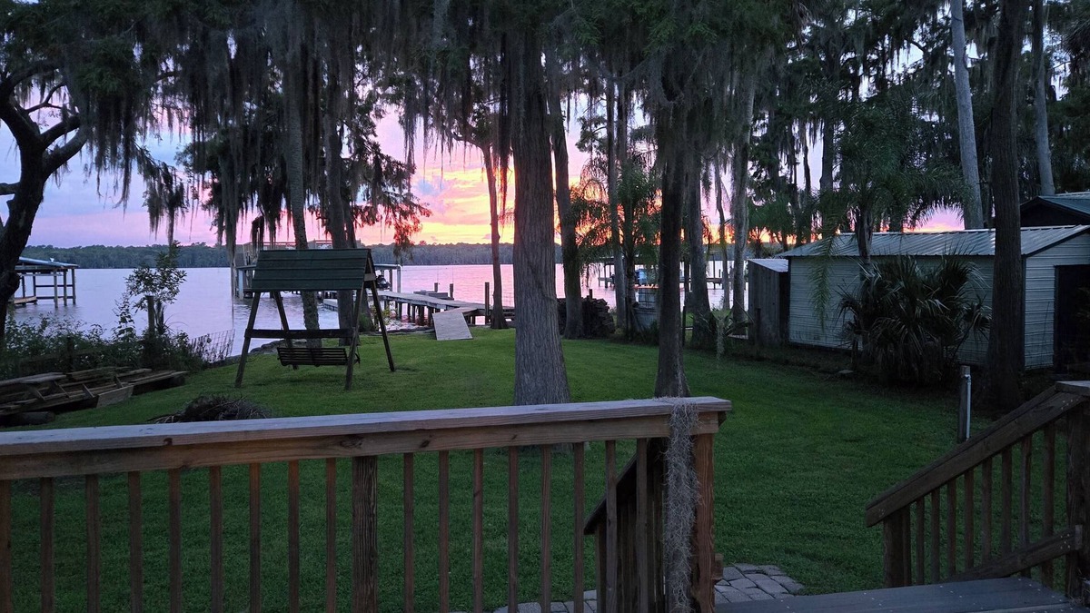 Georgetown House | Palm Bend Retreat – Riverfront Escape on the Saint Johns River