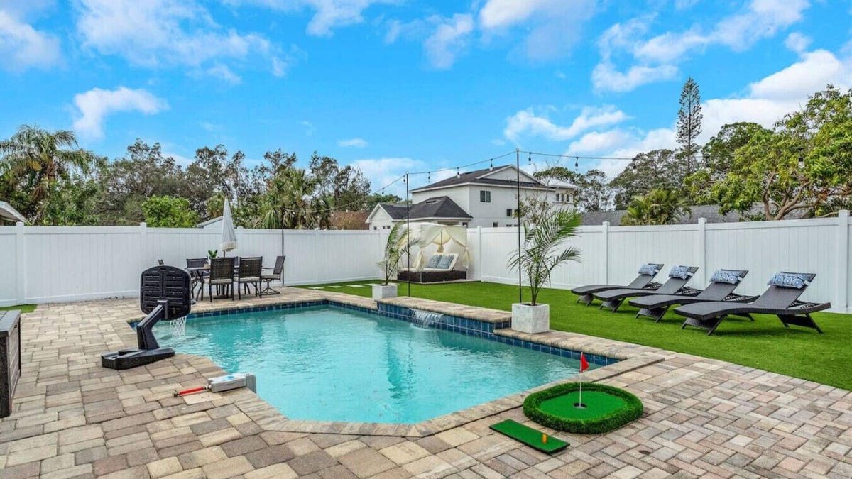 Alta Vista House | Palm Breeze Luxury * With E-Bikes & Heated Pool!*