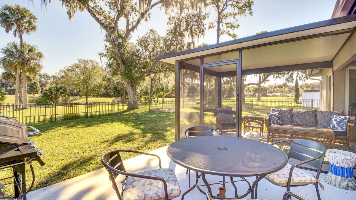 Palm Harbor House | Palm Coast Home w/Screened Patio, 3 Mi to Beach!