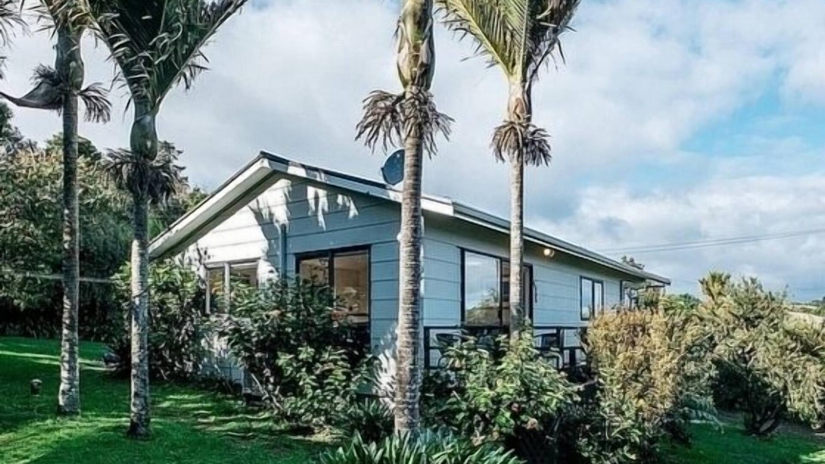 Onetangi House | Palm Cottage - Onetang holiday home