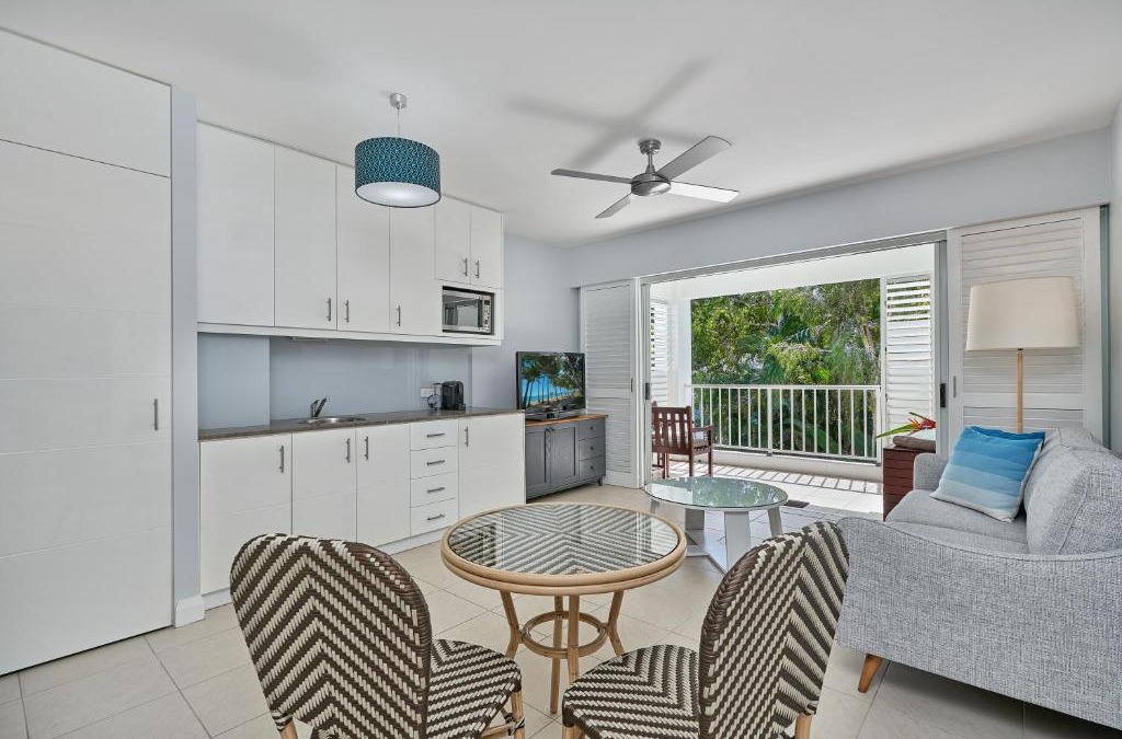 Palm Cove Apartment | Palm Cove Paradise - Couples spa beach getaway