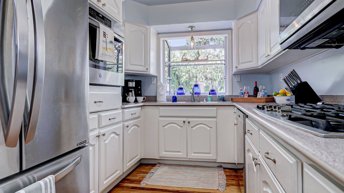 Tree Section House | Palm Haven: A Tranquil Beach Community Escape