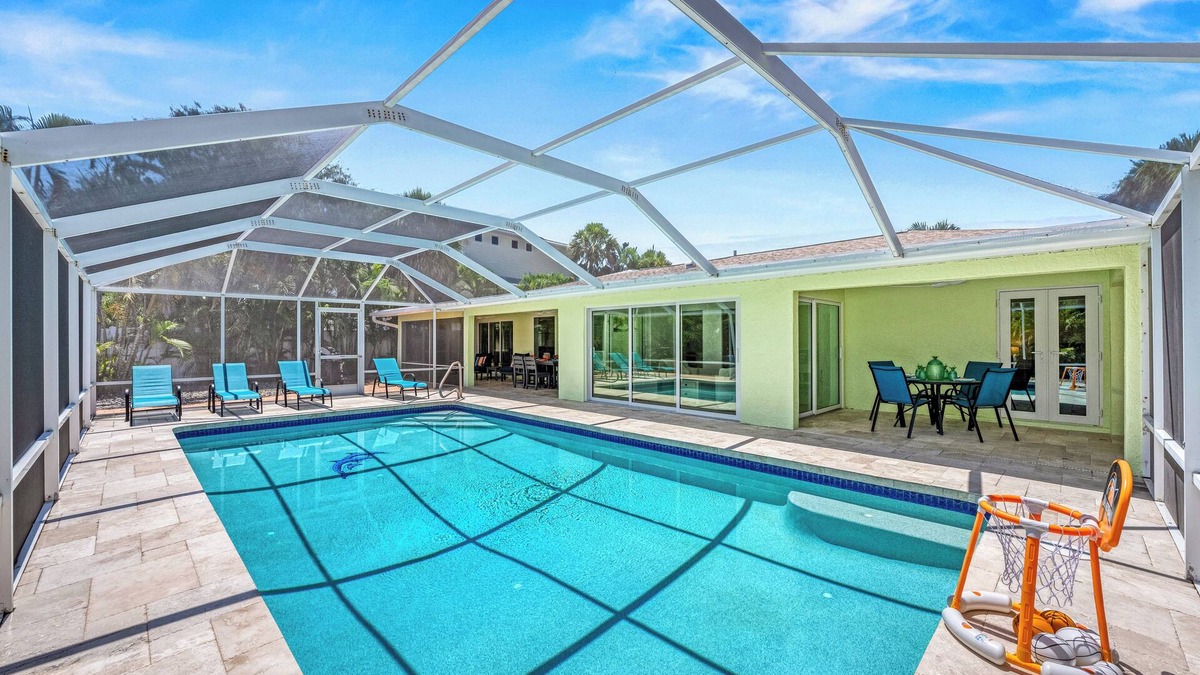 Siesta Key House | Palm Island Life - Heated Pool, Canal Front, Fire Pit, Walk to Siesta Beach