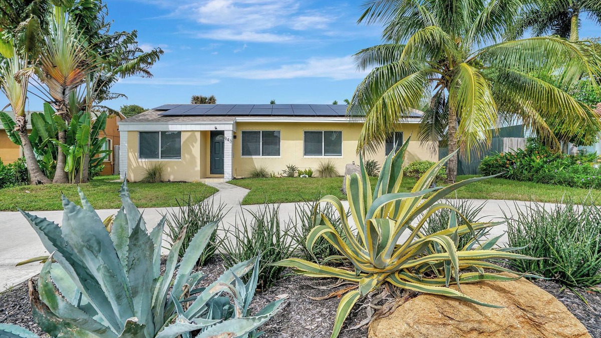 Parker Ridge House | Palm Jungle Haus – 4BR + Pool Oasis!