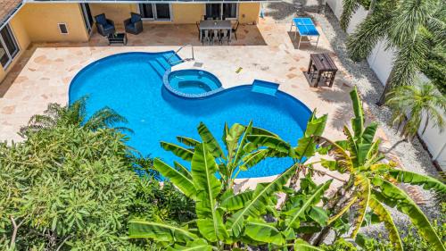 Tropic Palms House | Palm Paradise Retreat Heated Pool East Delray