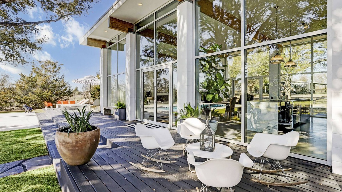 Bellville House | Palm Springs, TX ~ MODERN TEXAS ESCAPE