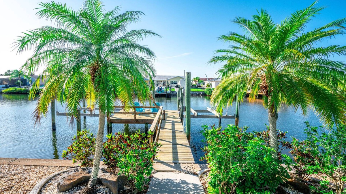 Apollo Beach House | Palm Tree III Pool Home Waterfront