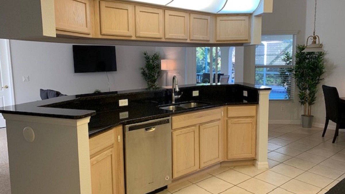 Spring Hill Villa | Palm Villa - A 3 bedroom property near golf courses and beaches.