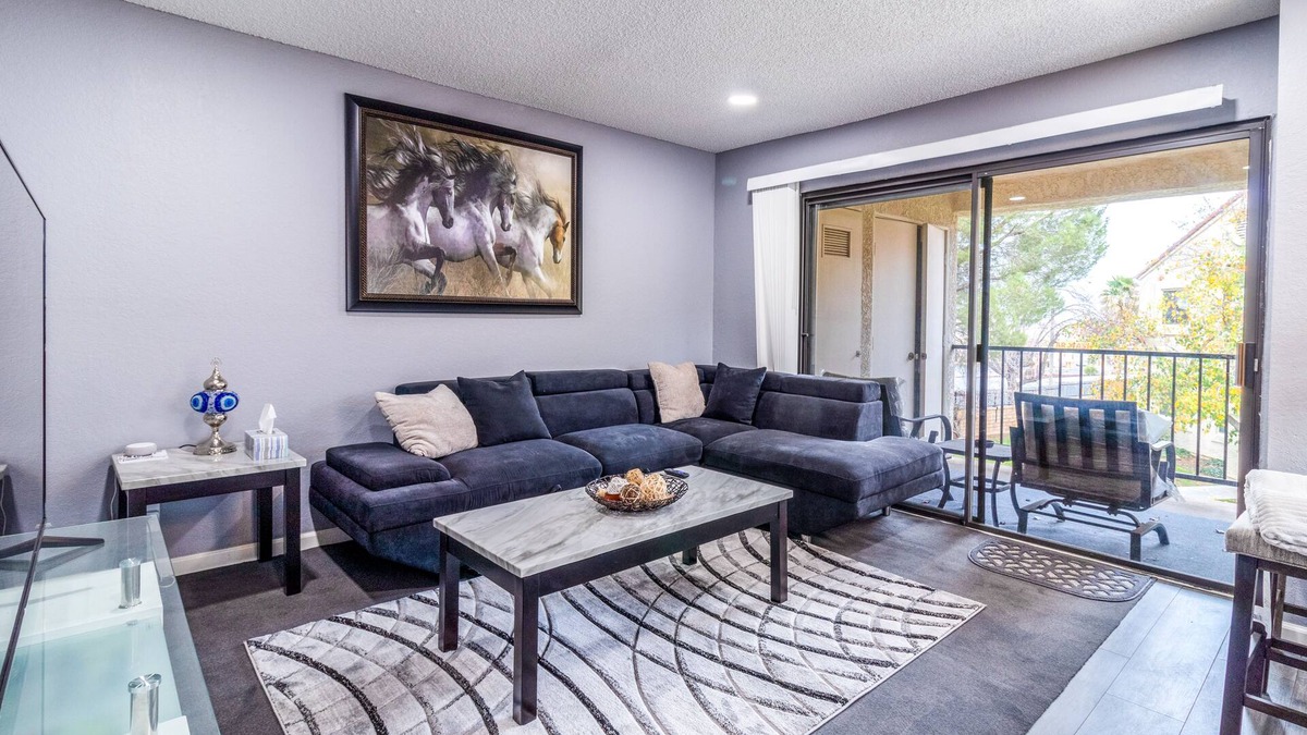 Palmdale Condo | Palmdale Prime : Pool & Comfort
