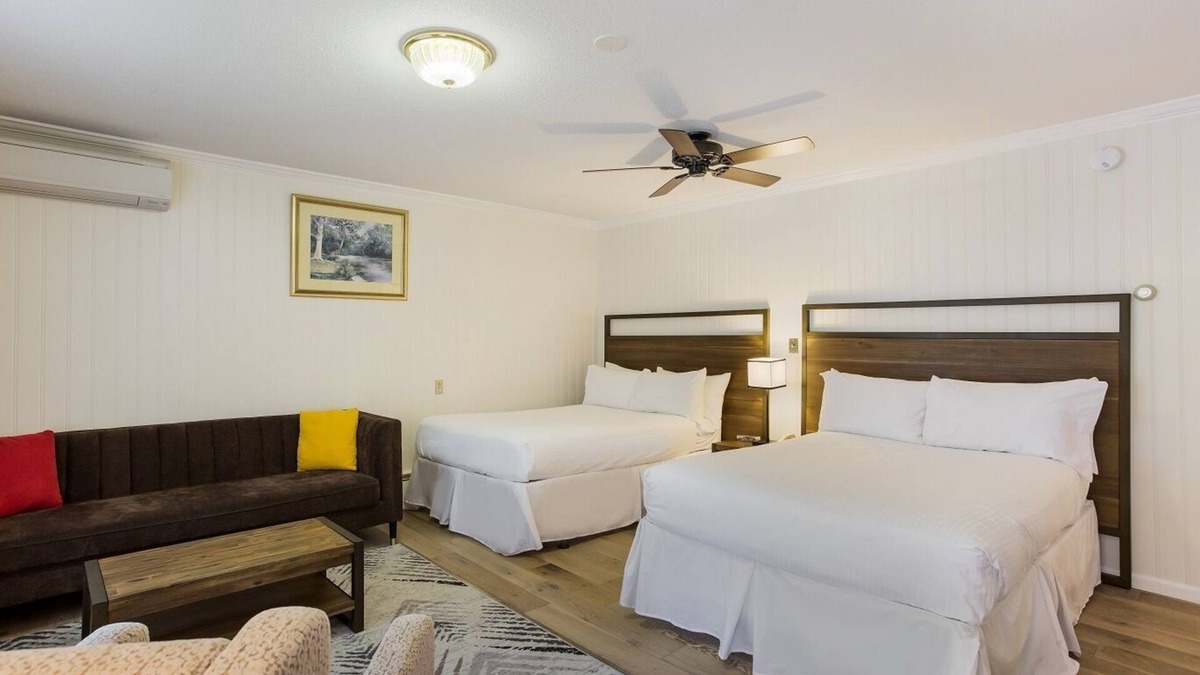 Manchester Center Resort | Palmer House Resort - Deluxe Two Double Beds 1