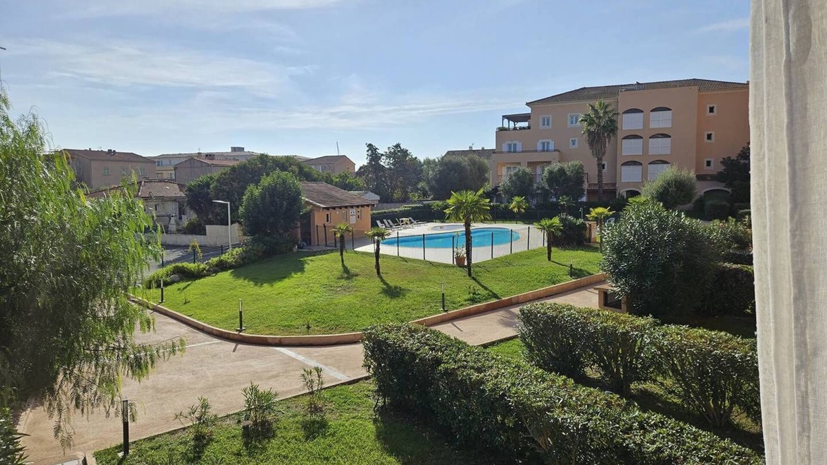 Solenzara Apartment | Palmeraie 406- Air-conditioned- pool view- beach and shops on foot