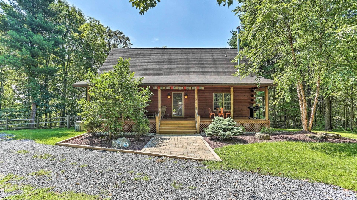 Kresgeville Cabin | Palmerton Cabin w/Game Room ~ 5 Mi to Blue Mtn