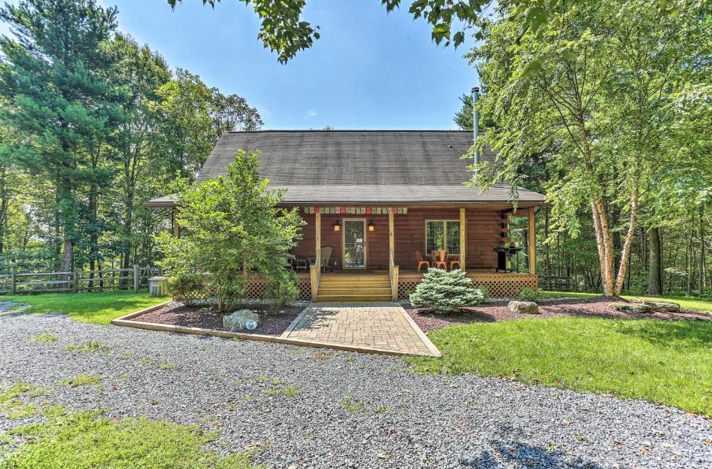 Kresgeville House | Palmerton Cabin with Game Room about 5 Mi to Blue Mtn