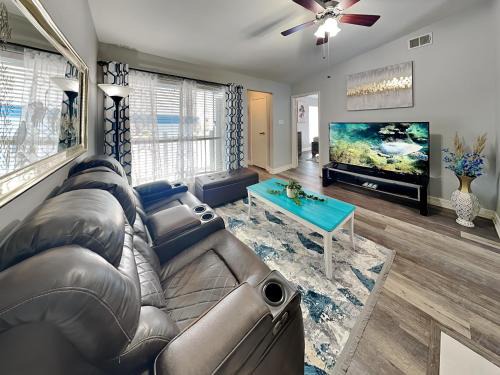 Galveston Apartment | Palms At Cove View 1704 - Glowing Fun