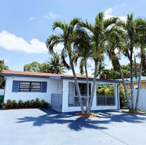 Coral Terrace Apartment | Palms Paradise by Coral Gables