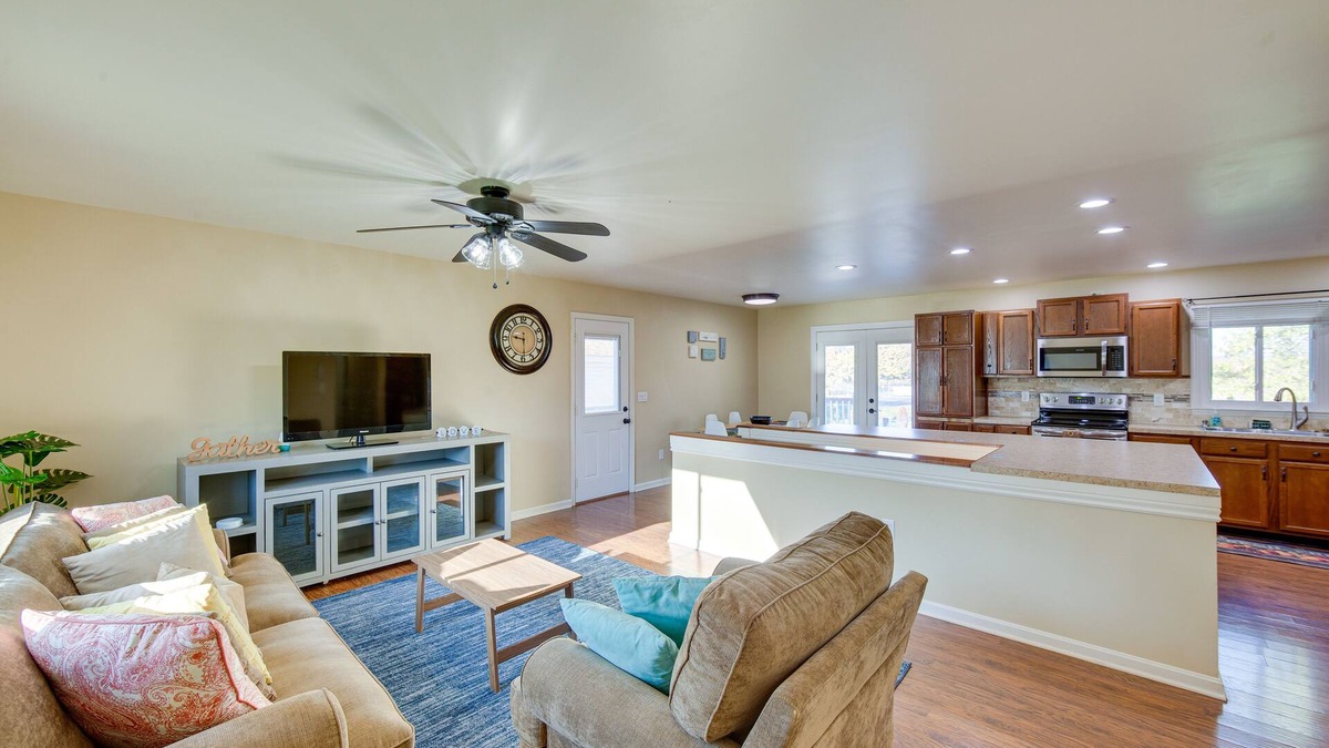 Palmyra House | Palmyra House w/Private Hot Tub & Fenced Yard!