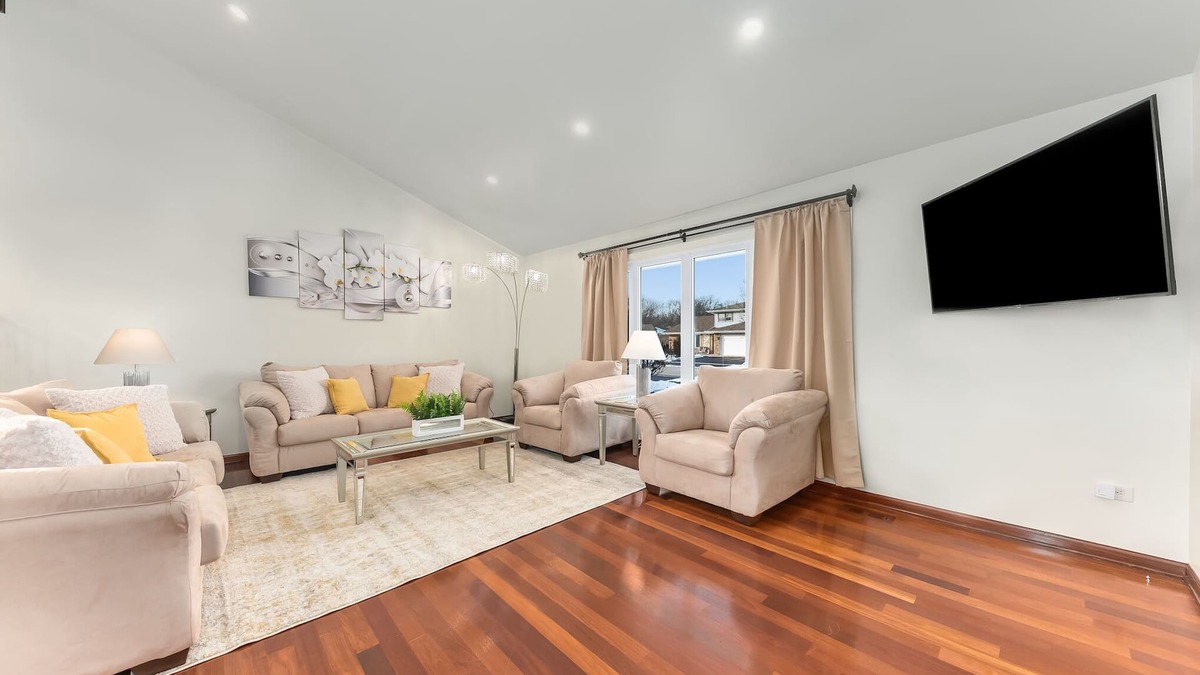 Palos Hills House | Palos Hills FHS Rental