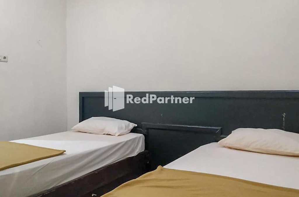 Palu Hotel | Palu City Guest House Mitra RedDoorz