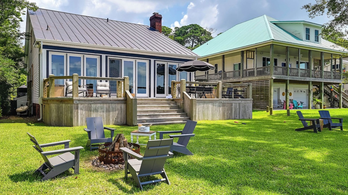 Bath Cottage | Pamlico River Vacation Rental w/Deck & Fire Pit