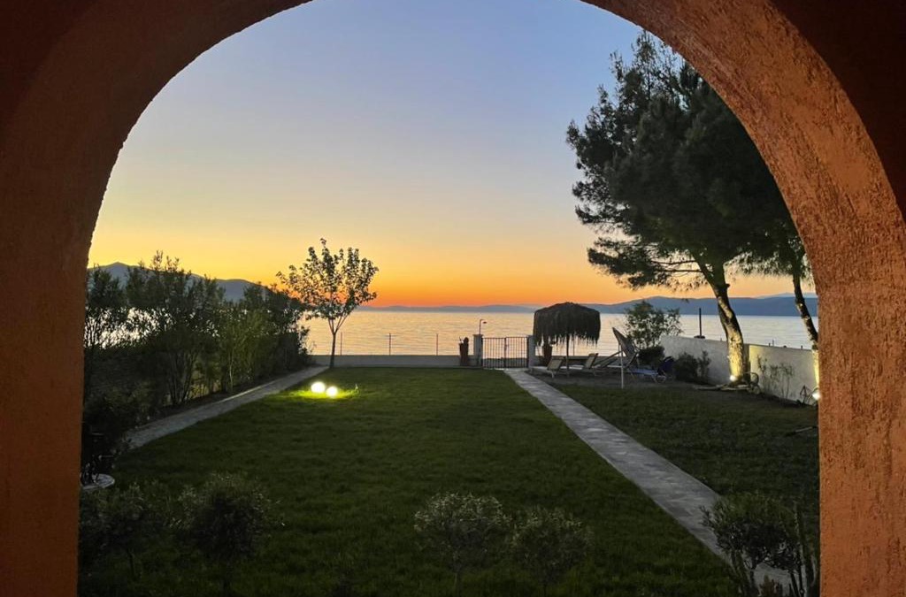 Kanatadika Villa | Pampas Seafront villa, 6 bedrooms, North Evvoia