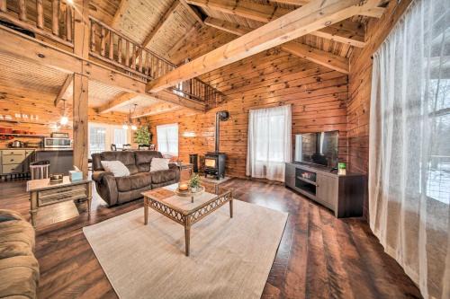 Niobe House | Panama Cabin on 36 Acres with Hot Tub and Trails!