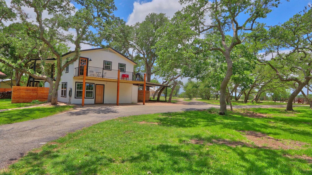 Wimberley House | Pancho and Lefty's - Bohemian Rhapsody Retreat