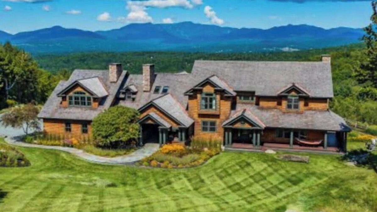 Stowe Hollow House | Panorama: 5 br, fireplaces, game room, huge deck with mountain views!