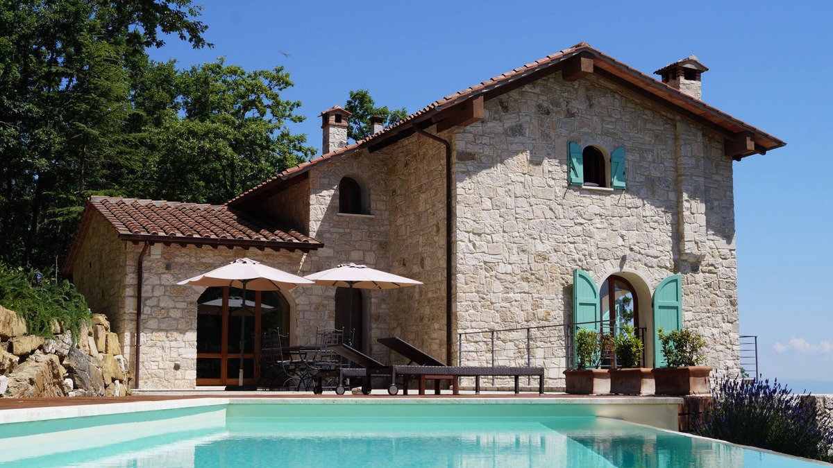 Sarteano Villa | Panorama and infinity pool in the Siena Province, south of Montepulciano