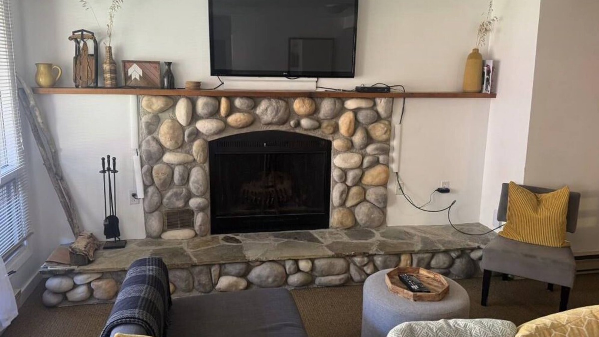 East Kootenay Condo | Panorama mountain retreat. 5 min walk to the gondola.