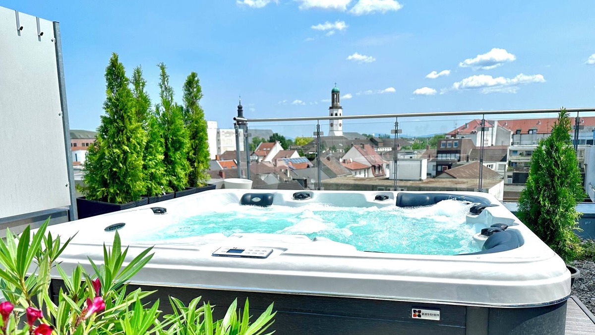 Frankenthal Apartment | Panorama Penthouse Whirlpool Apartment, 6 persons, barrier-free, SmartTv, WLAN