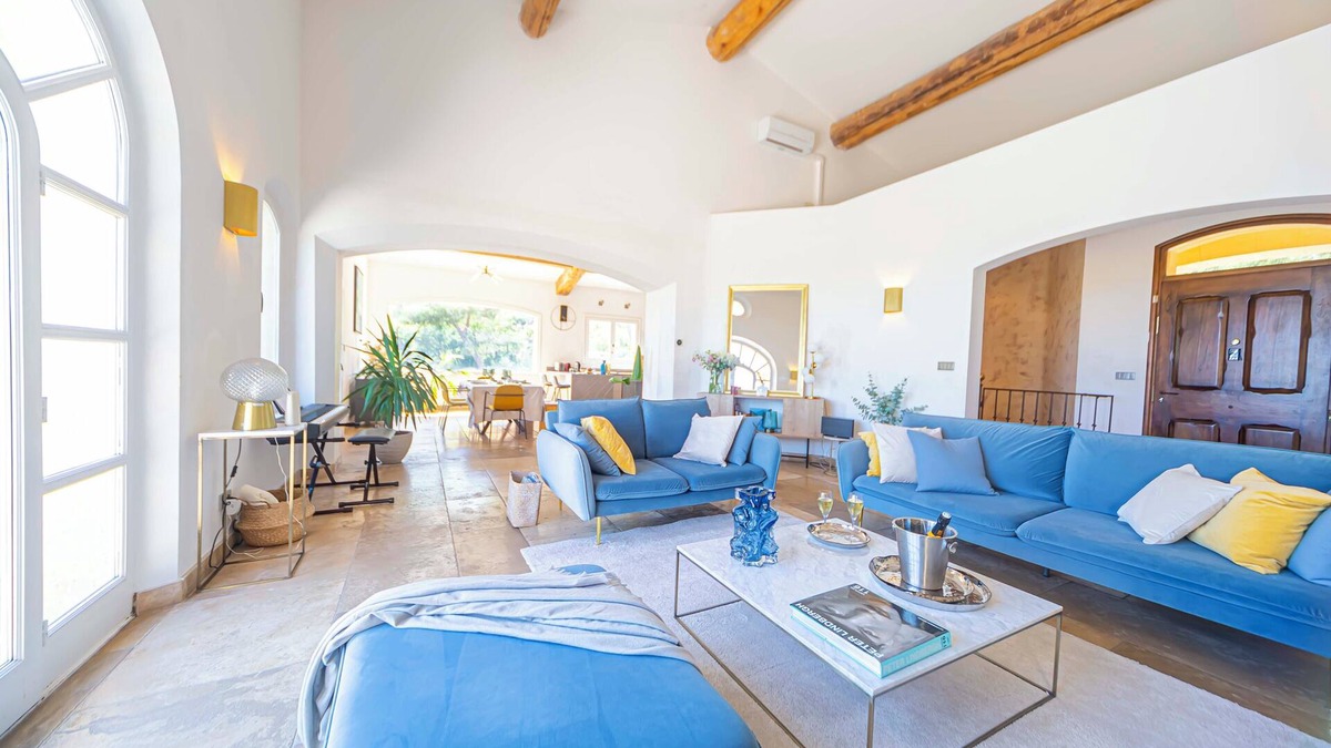 Le Tholonet Villa | Panoramic 4-BR Villa near Aix w/Pool, AC - for 10 people