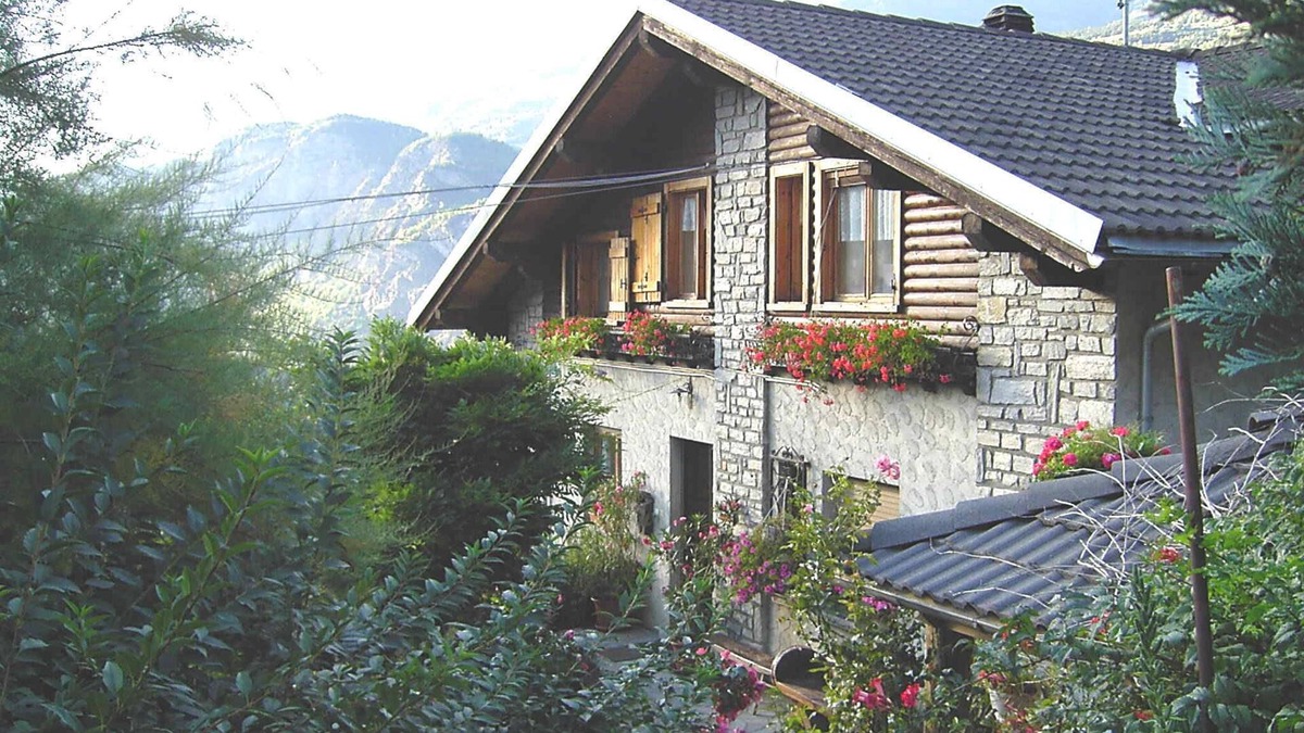 Villeneuve Apartment | Panoramic Apartment Entrance Valleys Gran Paradiso National Park