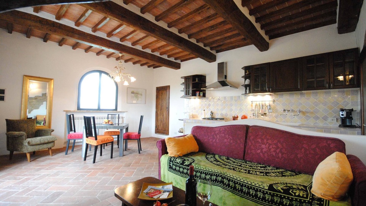 Radicondoli Apartment | Panoramic apartment with terrace, pool and garden, just 5 km from the old town.