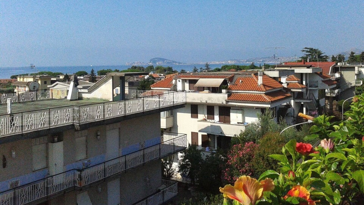 Gianola Apartment | Panoramic attic between Naples and Rome near the sea