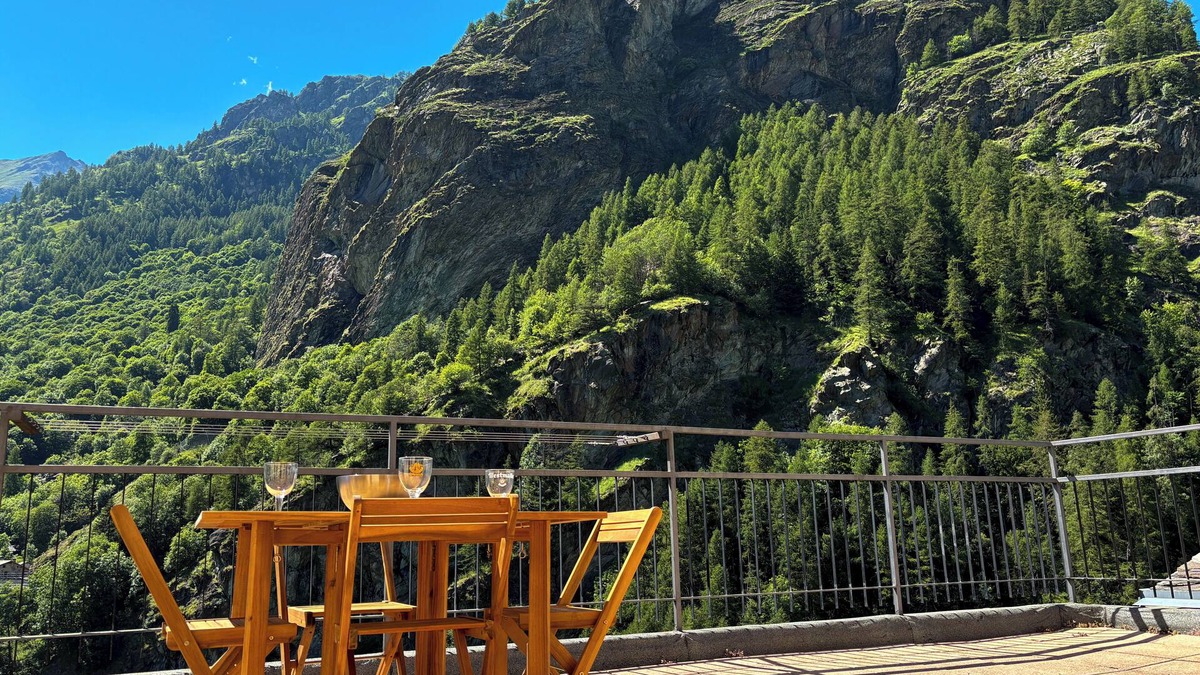 Valtournenche Apartment | Panoramic Attic in the Heart of Valtournenche – Ideal for Families & Friends