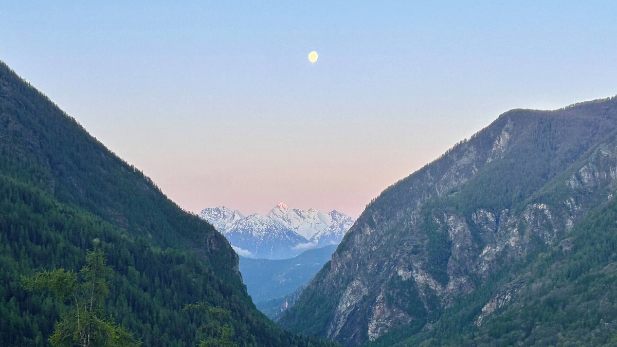Valtournenche Apartment | Panoramic Attic in the Heart of Valtournenche – Ideal for Families & Friends